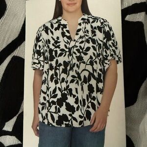 Well Worn Black & White Floral Blouse XL loose fit tiered sleeves textured nwt